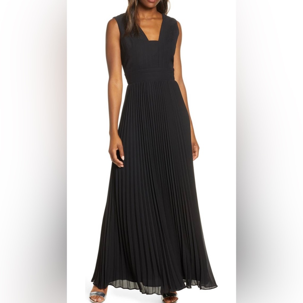 Adelyn Rae Sophisticated Black Maxi Dress